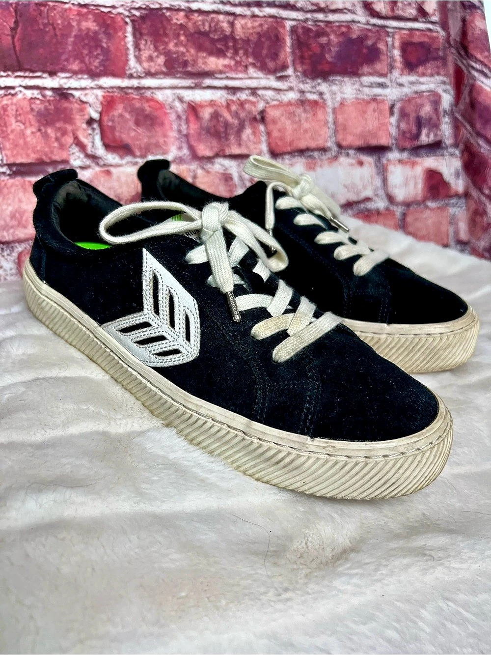 Cariuma CATIBA PRO Low Black Suede Canvas Skate Shoes Women’s 9 / Men’s 7.5